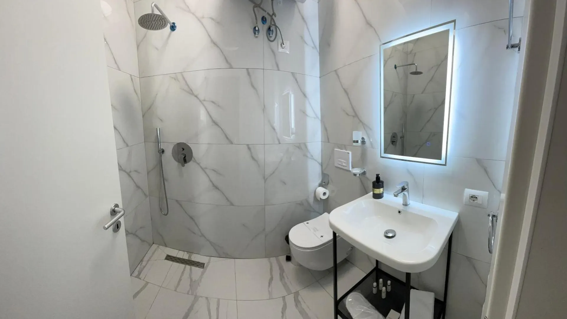 Jona Lovely Apartment 1 Two Bedroom Ap Τίρανα